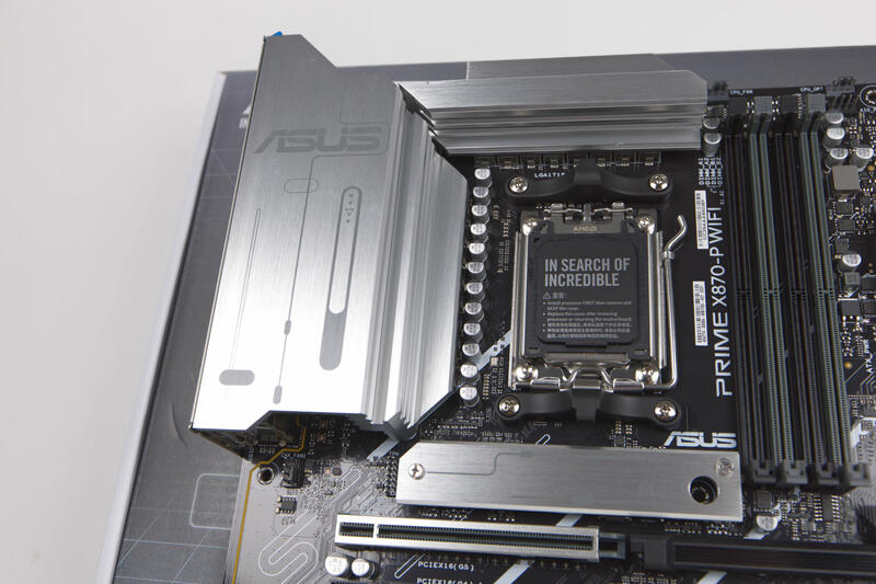 ASUS PRIME X870 P WIFI Sockel und Spannungswandler Kühler ASUS PRIME X870 P WIFI Sockel und Spannungswandler Kühler