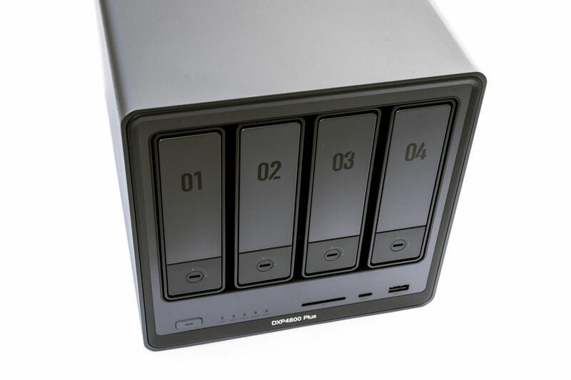 Ugreen DXP4800 Plus Bays geschlossen Ugreen DXP4800 Plus Bays geschlossen