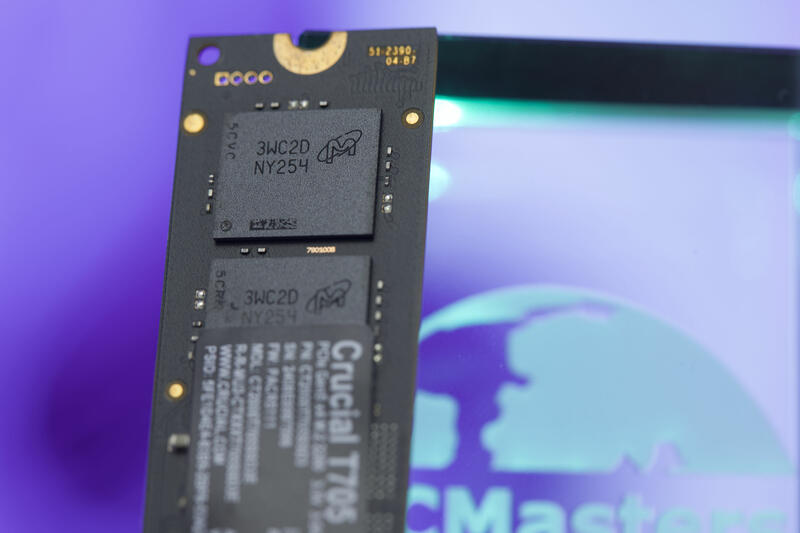 Crucial T705 Rückseite mit Chips Micron 3WC2D NY254 Crucial T705 Rückseite mit Chips Micron 3WC2D NY254