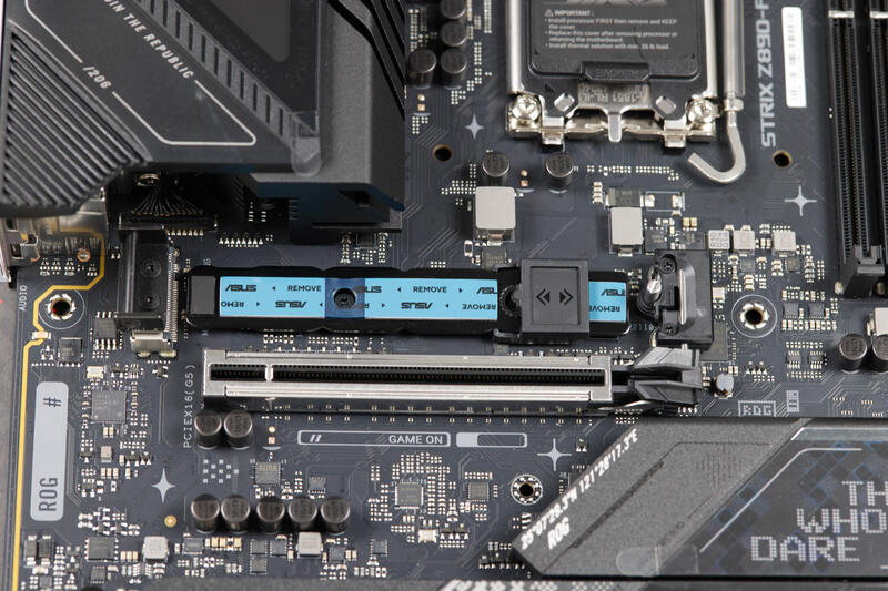 ASUS ROG Strix Z890 F Gaming WIFI erster NVMe Slot mit WLPad ASUS ROG Strix Z890 F Gaming WIFI erster NVMe Slot mit WLPad