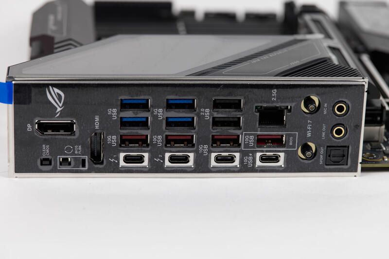 ASUS ROG Strix Z890 F Gaming WIFI IO Panel Anschlüsse ASUS ROG Strix Z890 F Gaming WIFI IO Panel Anschlüsse