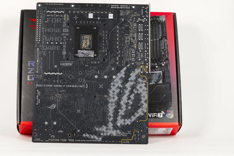 ASUS ROG Strix Z890 F Gaming WIFI Rückseite ASUS ROG Strix Z890 F Gaming WIFI Rückseite