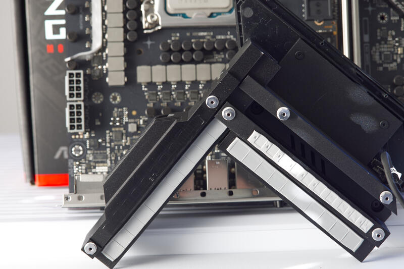 ASUS ROG Strix Z890 F Gaming WIFI VRM Kühler ASUS ROG Strix Z890 F Gaming WIFI VRM Kühler