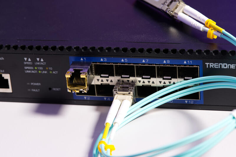 Unterschiede zwischen SFP+ und RJ 45 Ports Unterschiede zwischen SFP+ und RJ 45 Ports