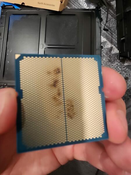 AMD Ryzen 7 9800X3D Brand Vorfall CPU AMD Ryzen 7 9800X3D Brand Vorfall CPU