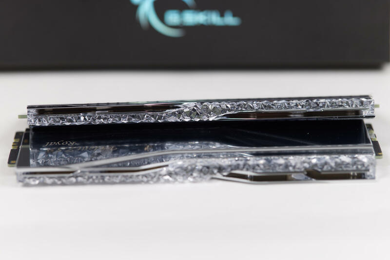 G SKILL Trident Z5 Royal Kristalldesign oben G SKILL Trident Z5 Royal Kristalldesign oben