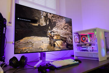 Philips Evnia 8000 42M2N8900 Test Review