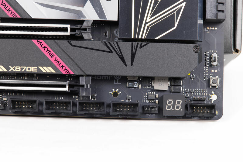 BIOSTAR X870E Valkyrie POST Port80 USB Lüfter BIOSTAR X870E Valkyrie POST Port80 USB Lüfter