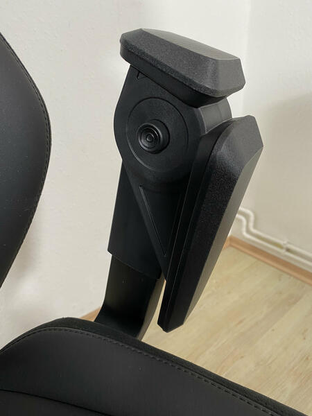 noblechairs DAWN 015 Funktionen Armstütze 01 noblechairs DAWN 015 Funktionen Armstütze 01