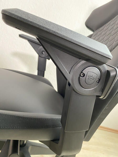 noblechairs DAWN 000 Model 04 noblechairs DAWN 000 Model 04