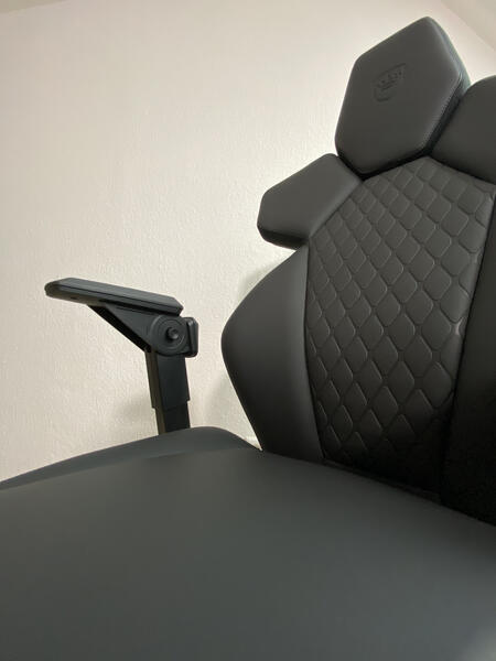 noblechairs DAWN 000 Model 07 noblechairs DAWN 000 Model 07