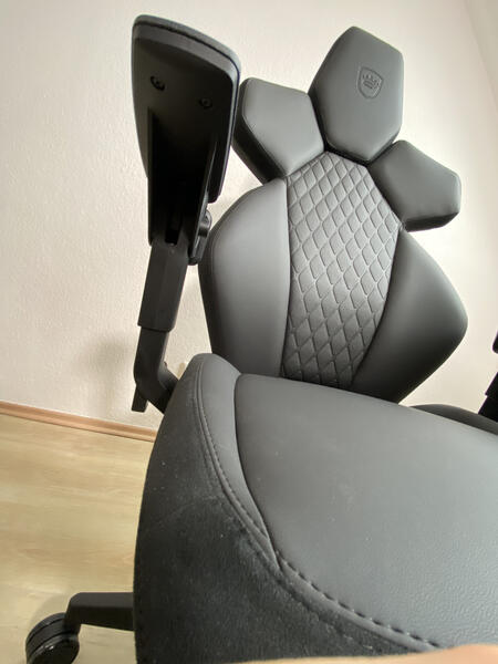 noblechairs DAWN 000 Model 10 noblechairs DAWN 000 Model 10