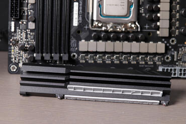 ASUS ROG STRIX B860 F Gaming WIFI VRM Kühler 2 seitlich