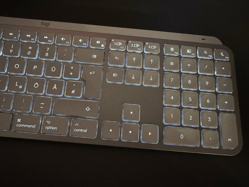 Logitech Keys S for Mac Beleuchtung rechts Logitech Keys S for Mac Beleuchtung rechts
