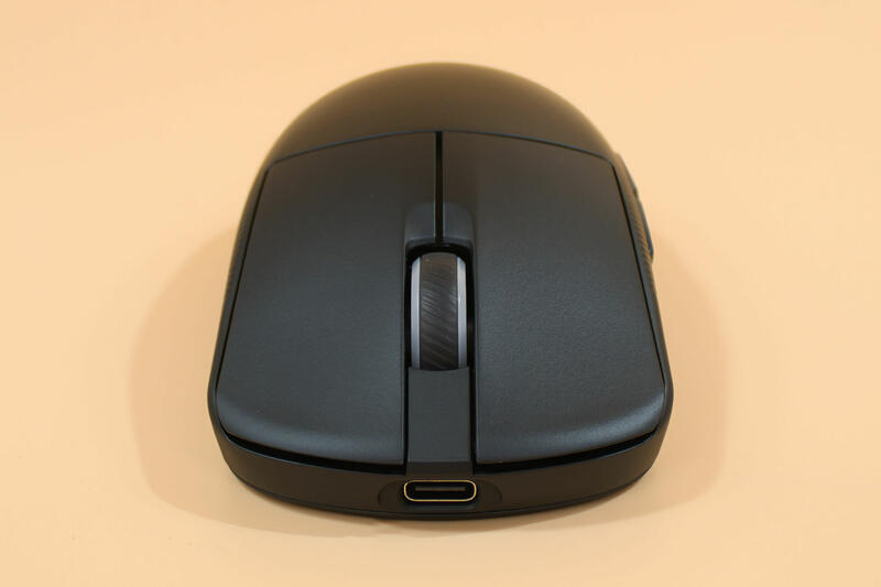 ROG Harpe ACE MINI Maus Frontansicht ROG Harpe ACE MINI Maus Frontansicht