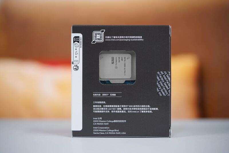 Intel Core Ultra 5 230F Rückseite der Verpackung Intel Core Ultra 5 230F Rückseite der Verpackung