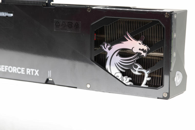 MSI GeForce RTX 5090 32G Gaming Trio OC Kühler auf Rückseite MSI GeForce RTX 5090 32G Gaming Trio OC Kühler auf Rückseite