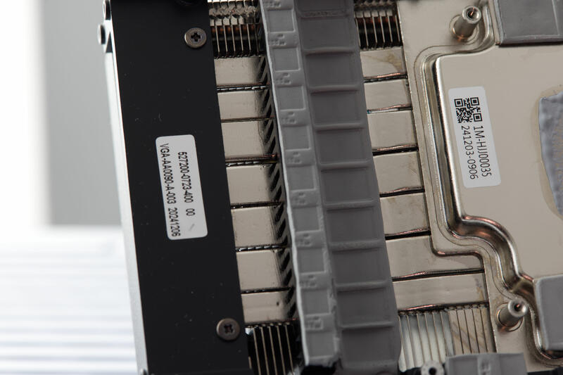 KFA2 GeForce RTX 5080 1Click OC Kühler Heatpipes KFA2 GeForce RTX 5080 1Click OC Kühler Heatpipes