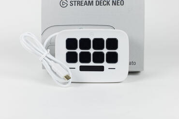 Elgato Stream Deck Neo unboxed