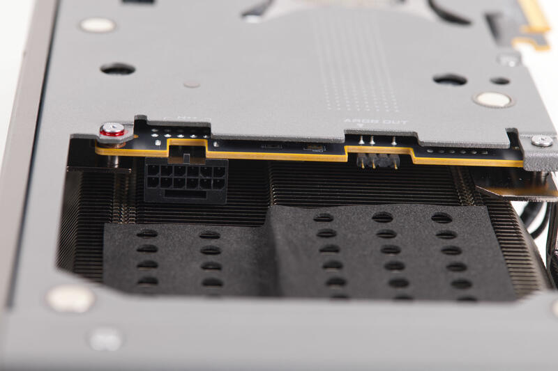 Sapphire Radeon RX 9070 XT Nitro+12V 2x6 Stromanschluss Sapphire Radeon RX 9070 XT Nitro+12V 2x6 Stromanschluss