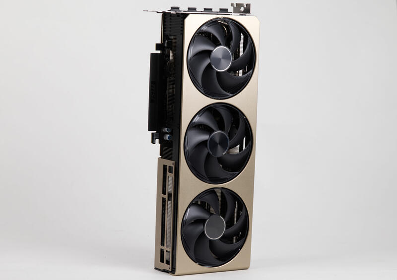MSI GeForce RTX 5070 12G INSPIRE 3X 3 Lüfter Design MSI GeForce RTX 5070 12G INSPIRE 3X 3 Lüfter Design