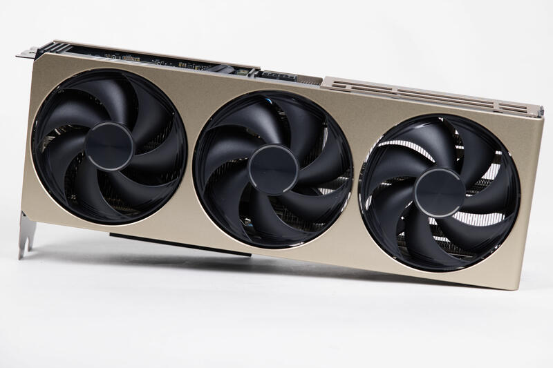 MSI GeForce RTX 5070 12G INSPIRE 3X Design MSI GeForce RTX 5070 12G INSPIRE 3X Design