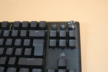 Corsair K70 RGB TKL obere rechte Ecke Detailaufnahme