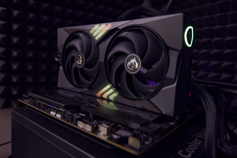 MSI GeForce RTX 5060 Ti Gaming OC ARGB Beleuchtung seitlich MSI GeForce RTX 5060 Ti Gaming OC ARGB Beleuchtung seitlich