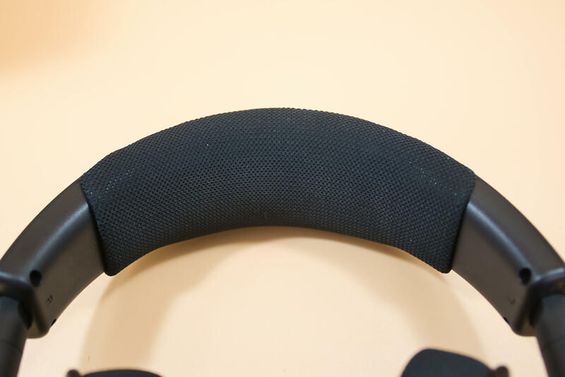 Corsair Void Wireless Headset v2 Detail Bügelpolsterung Corsair Void Wireless Headset v2 Detail Bügelpolsterung
