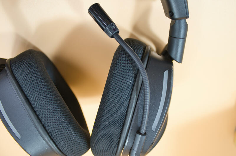 Corsair Void Wireless Headset v2 Detail Mikrofonarm Corsair Void Wireless Headset v2 Detail Mikrofonarm