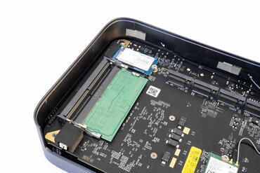 Ugreen DXP480T Plus RAM und interne SSD