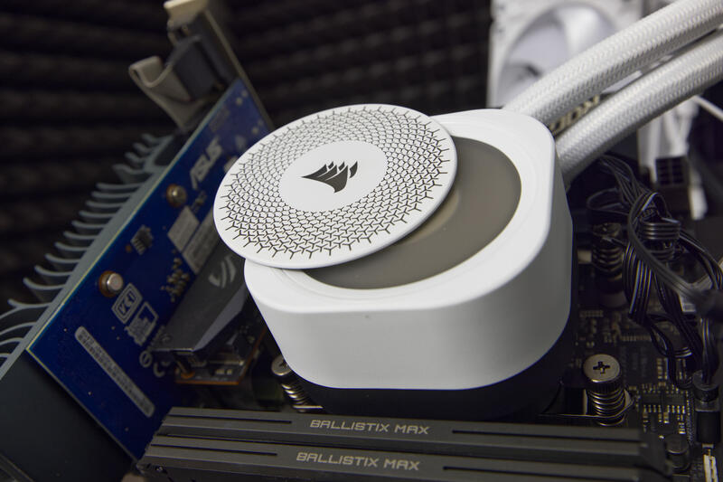 Corsair Nautilus 360 RS ARGB magnetischer Deckel Corsair Nautilus 360 RS ARGB magnetischer Deckel