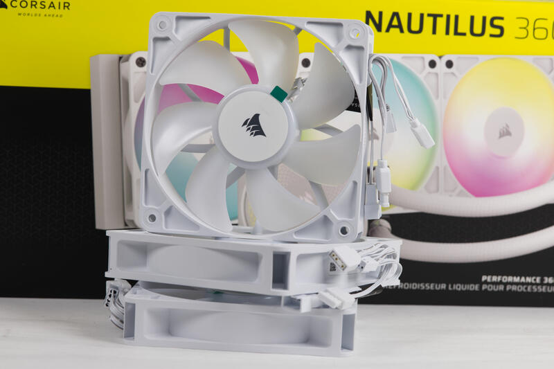 Corsair Nautilus 360 RS ARGB Drei Lüfter Corsair Nautilus 360 RS ARGB Drei Lüfter