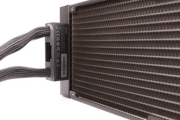NZXT Kraken Elite 420 RGB Schläuche am Radiator