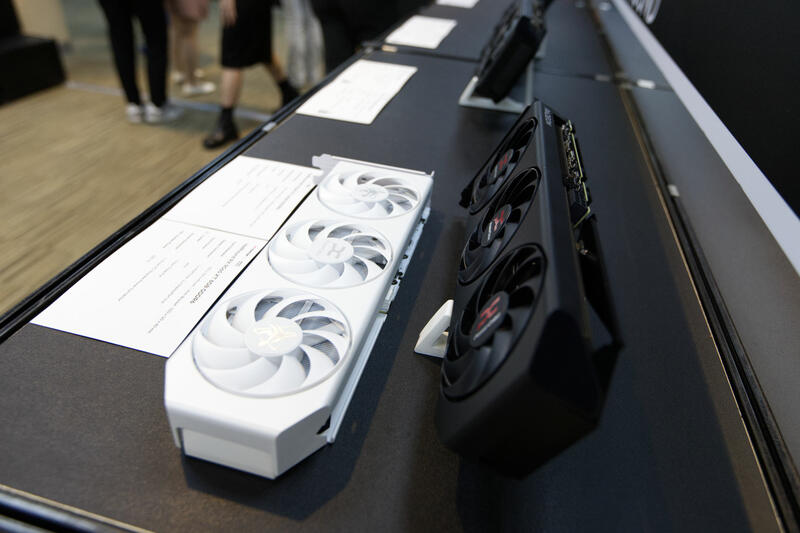 PowerColor Radeon RX 9060 XT auf Hellhound weiß PowerColor Radeon RX 9060 XT auf Hellhound weiß