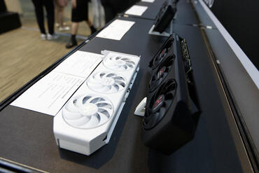 PowerColor Radeon RX 9060 XT auf Hellhound weiß