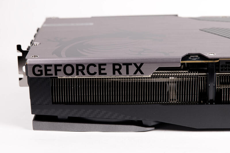 MSI GeForce RTX 5070 Ti Vanguard Seitenansicht mit Switch