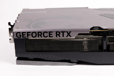 MSI GeForce RTX 5070 Ti Vanguard Seitenansicht mit Switch