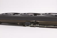 PowerColor Radeon RX 9060 XT Hellhound 8 pin PCIe Stromstecker