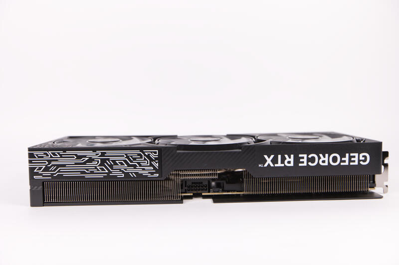 KFA2 GeForce RTX 5070 Ti Top Draufsicht KFA2 GeForce RTX 5070 Ti Top Draufsicht