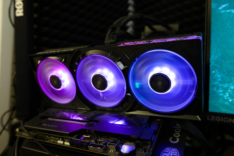 KFA2 GeForce RTX 5070 Ti RGB Beleuchtung Front KFA2 GeForce RTX 5070 Ti RGB Beleuchtung Front