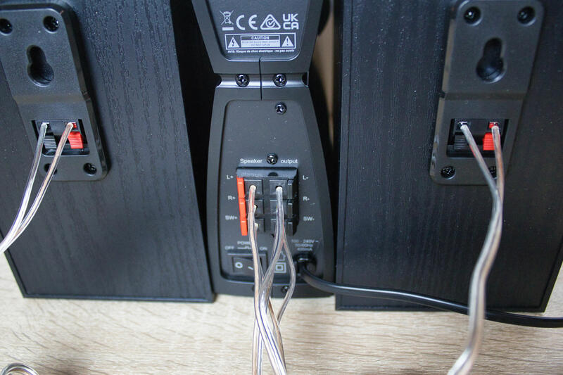 EDIFIER CX7 2.1 Soundsystem Anschluss Zentrale und Satelliten EDIFIER CX7 2.1 Soundsystem Anschluss Zentrale und Satelliten
