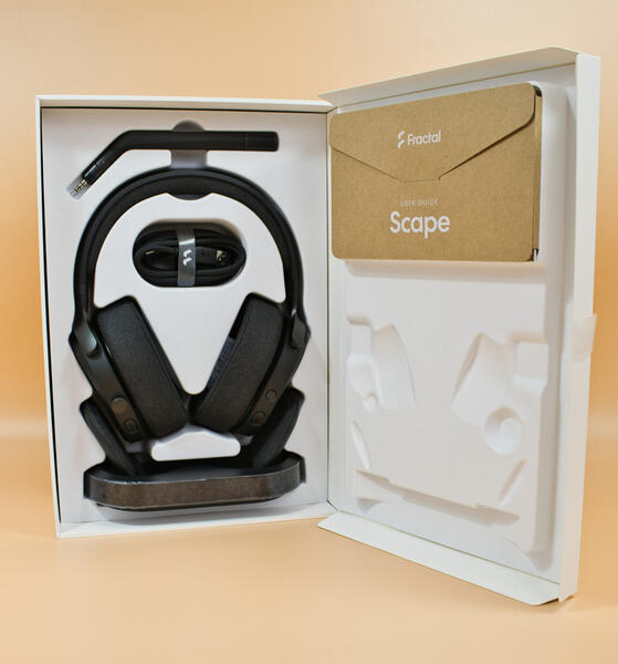 Fractal Scape Headset Verpackung geöffnet Fractal Scape Headset Verpackung geöffnet