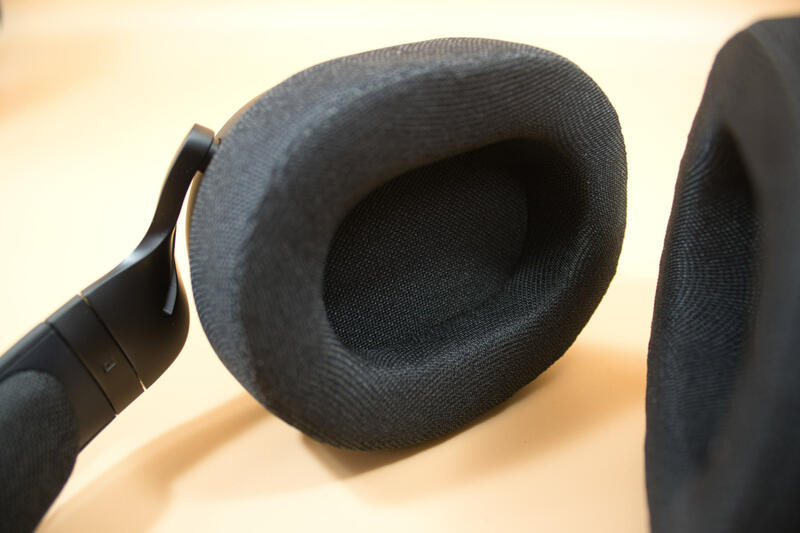 Fractal Scape Headset Detail Innen Ohrmuschel Fractal Scape Headset Detail Innen Ohrmuschel