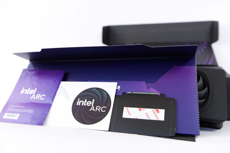 Intel Arc B580 Lieferumfang Intel Arc B580 Lieferumfang