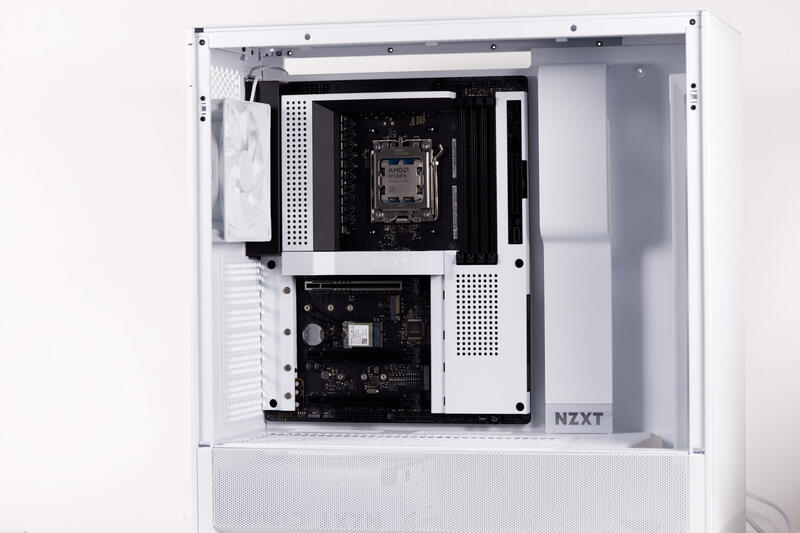 NZXT H5 Flow RGB Mainbaordeinbau NZXT H5 Flow RGB Mainbaordeinbau