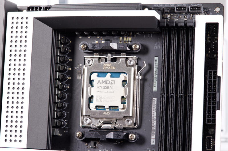 NZXT H5 Flow RGB NZXT Board mit Ryzen 7 9700 NZXT H5 Flow RGB NZXT Board mit Ryzen 7 9700