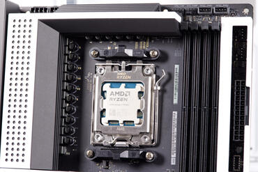 NZXT H5 Flow RGB NZXT Board mit Ryzen 7 9700