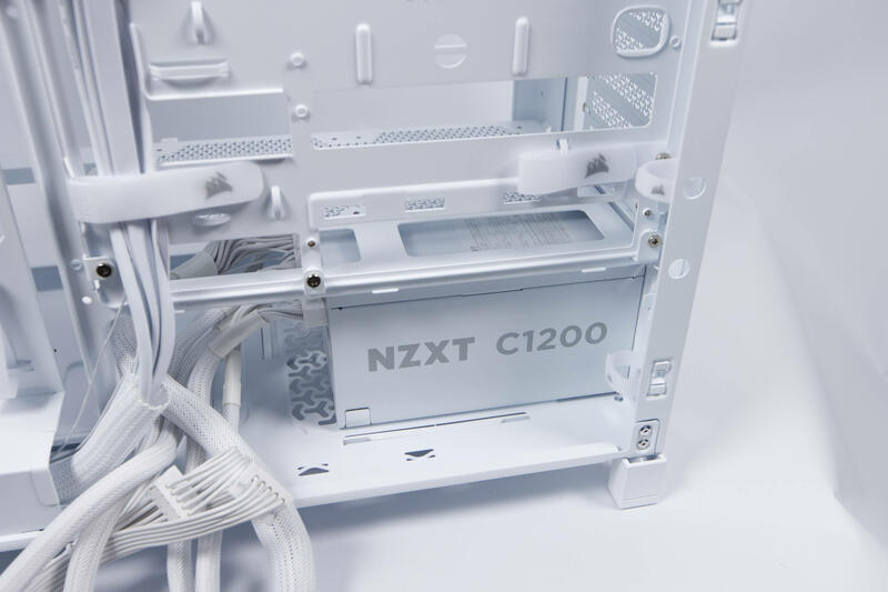 Corsair FRAME 4000 RS ARGB Netzteileinbau Corsair FRAME 4000 RS ARGB Netzteileinbau