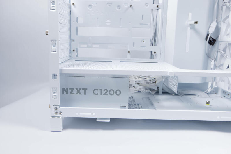 Corsair FRAME 4000 RS ARGB Netzteilzugang Corsair FRAME 4000 RS ARGB Netzteilzugang